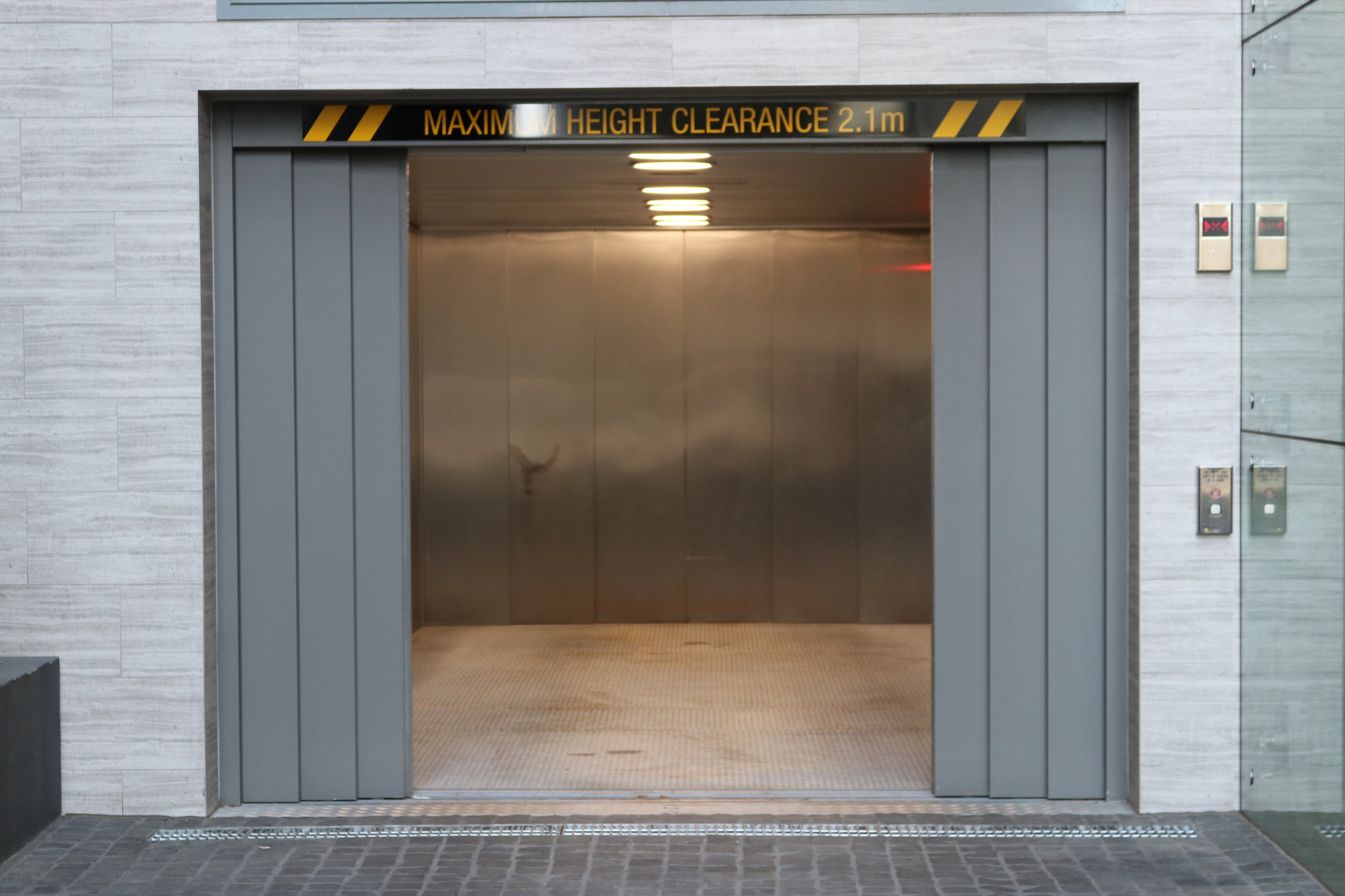 Thang Máy Tải Ô Tô Tải Trọng 3000Kg – 5000Kg